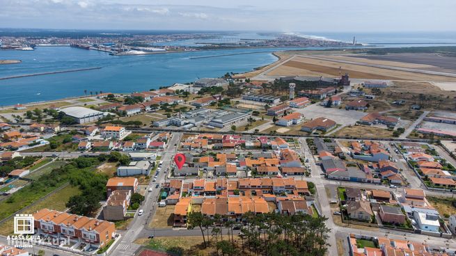 Moradia T3 com 3 Frentes, Anexos e Pátio em S. Jacinto-35
