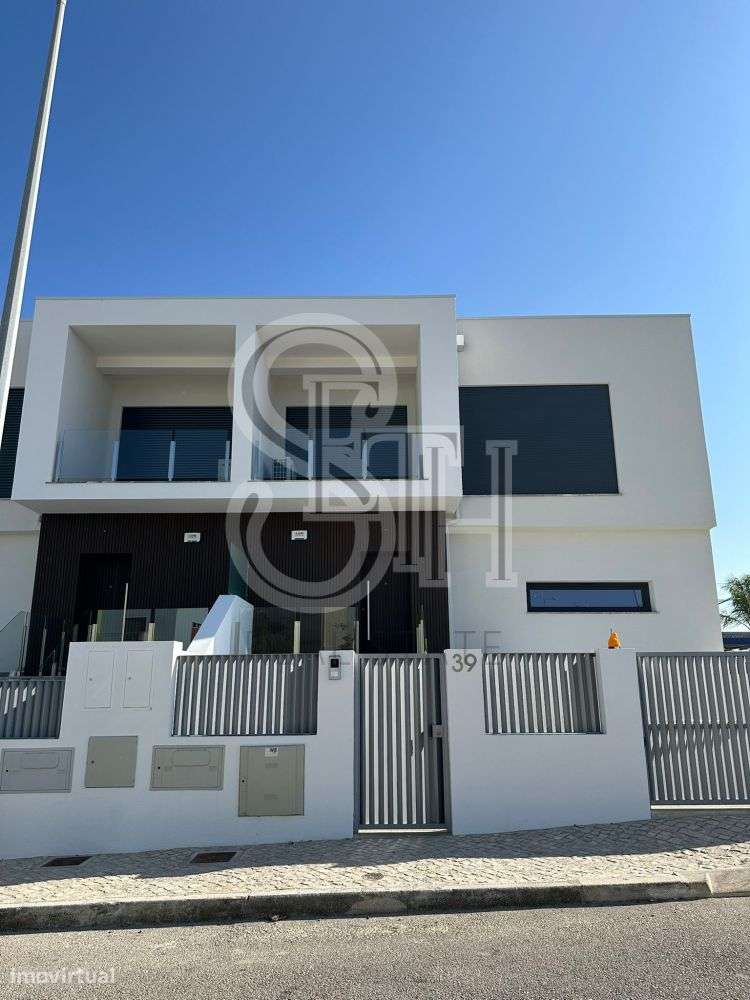 MORADIA V3+1 CENTRO DA CIDADE-42