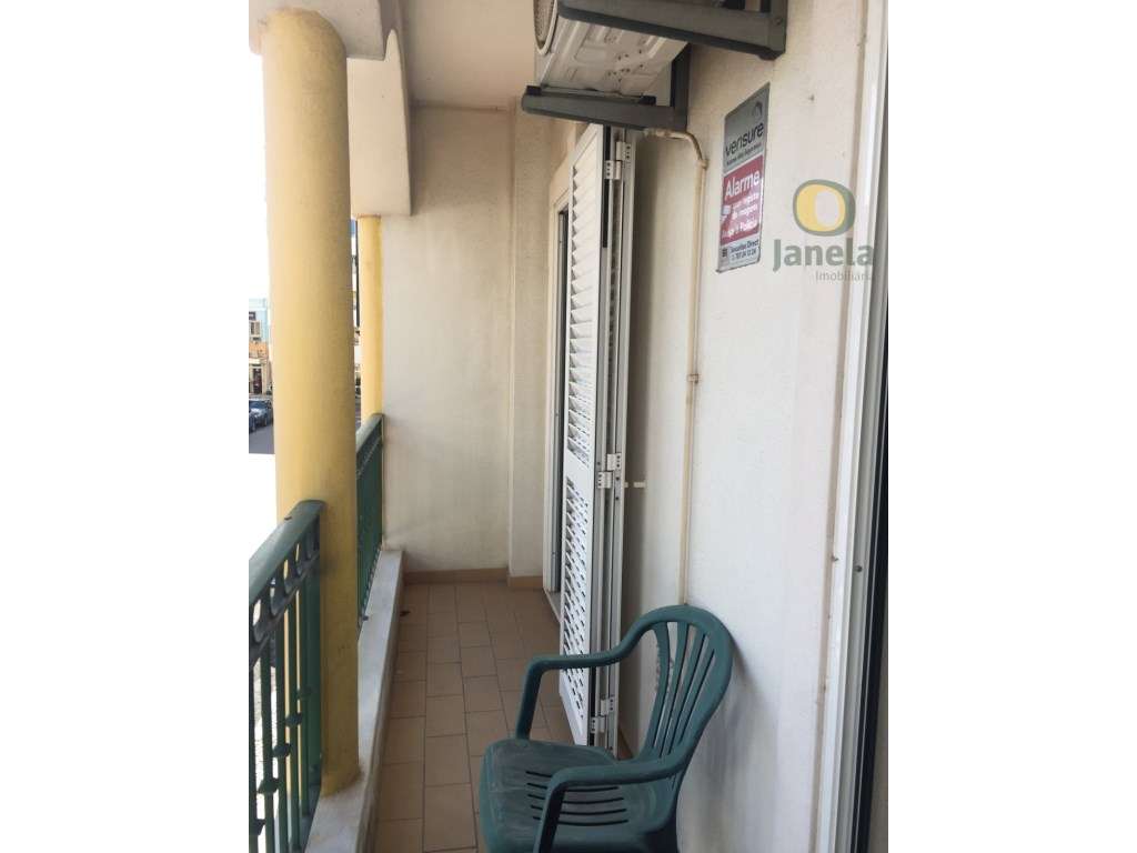 T2 com box e arrecadação, no centro de Faro, varandas-9