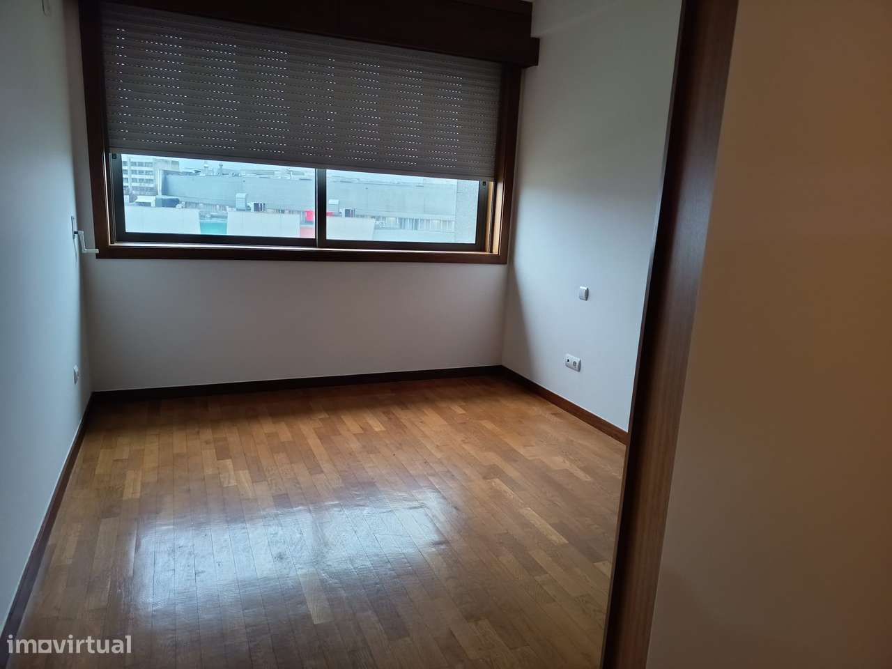 Magnífico T2, com 2 lugares de garagem, junto ao Mira Maia Shopping-11