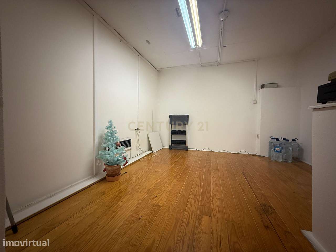 Loja totalmente equipada  – Santo António dos Cavaleiros-28