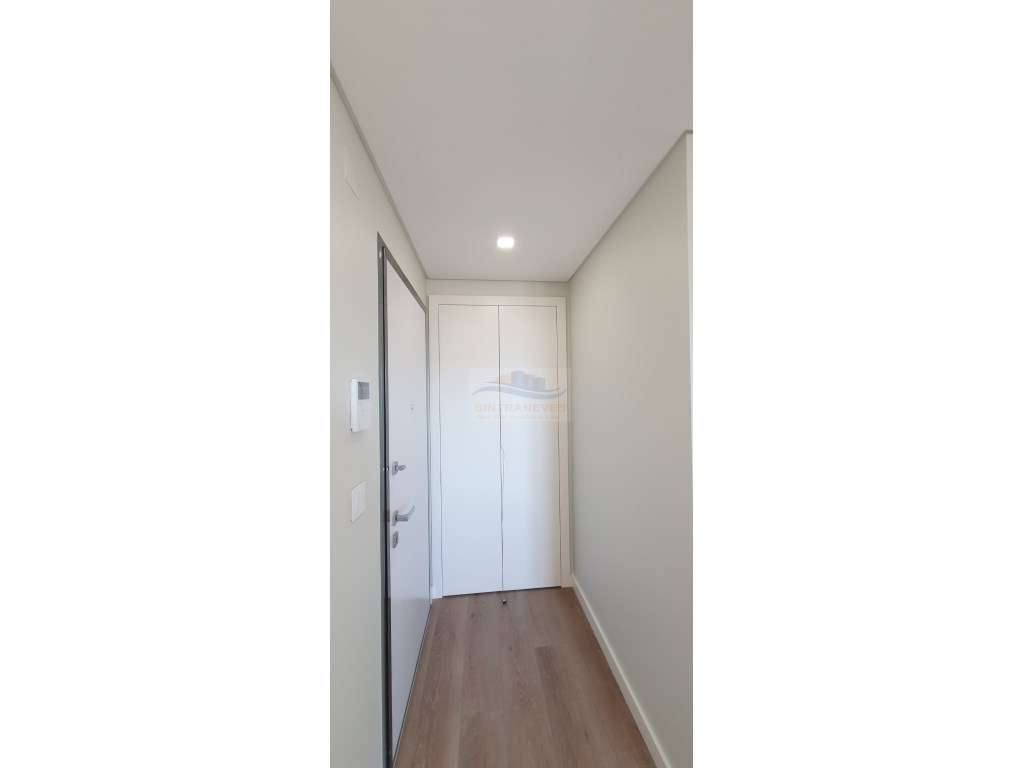 Fantástico T2 Novo a estrear com suíte elevador arrecadação e parqu... - Grande imagem: 4/44