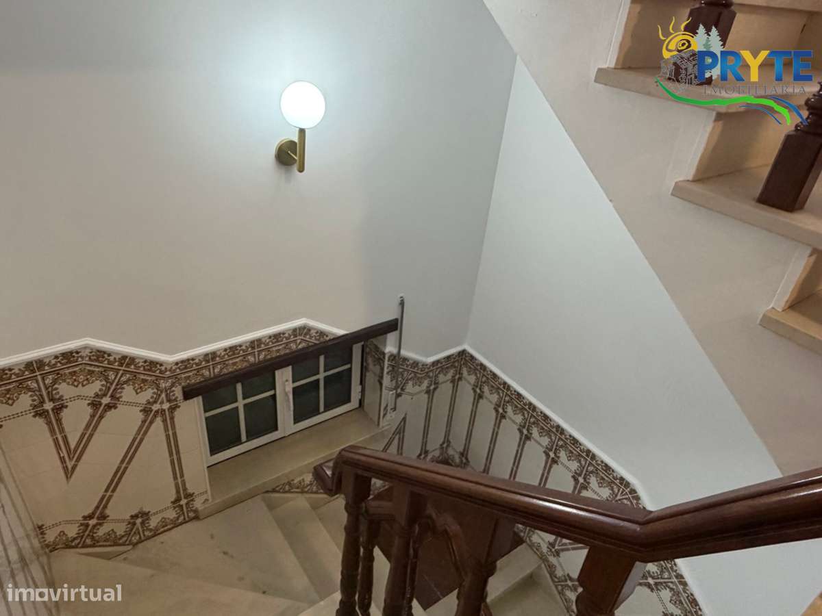 Moradia em Excelentes Condições com Amplo Terreno - Oportunidade Única-45