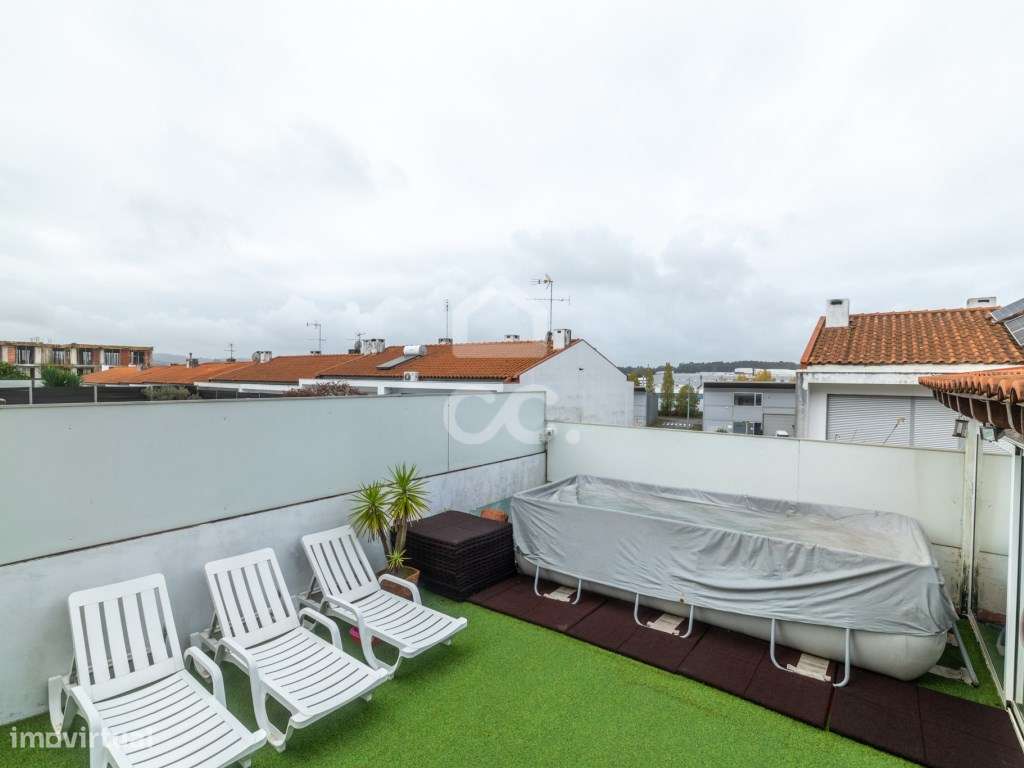 Moradia de Gaveto T3 em Ribeirão-35