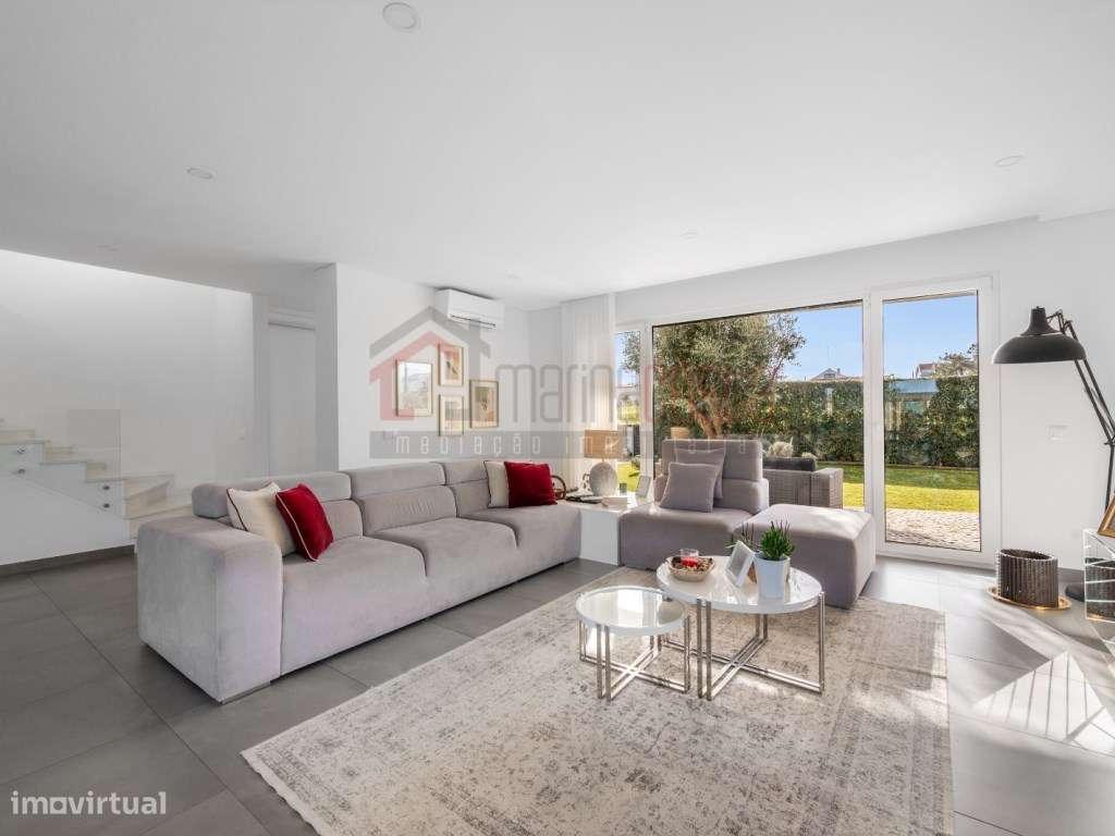 Moradia de Luxo T3 com Piscina e Vista Mar-21