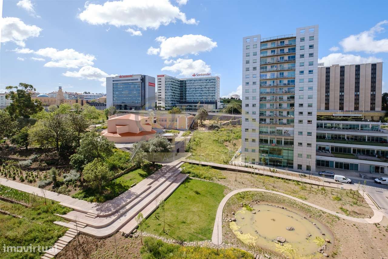 Vende-se T2 remodelado com garagem e arrecadação com vista para o jard-34