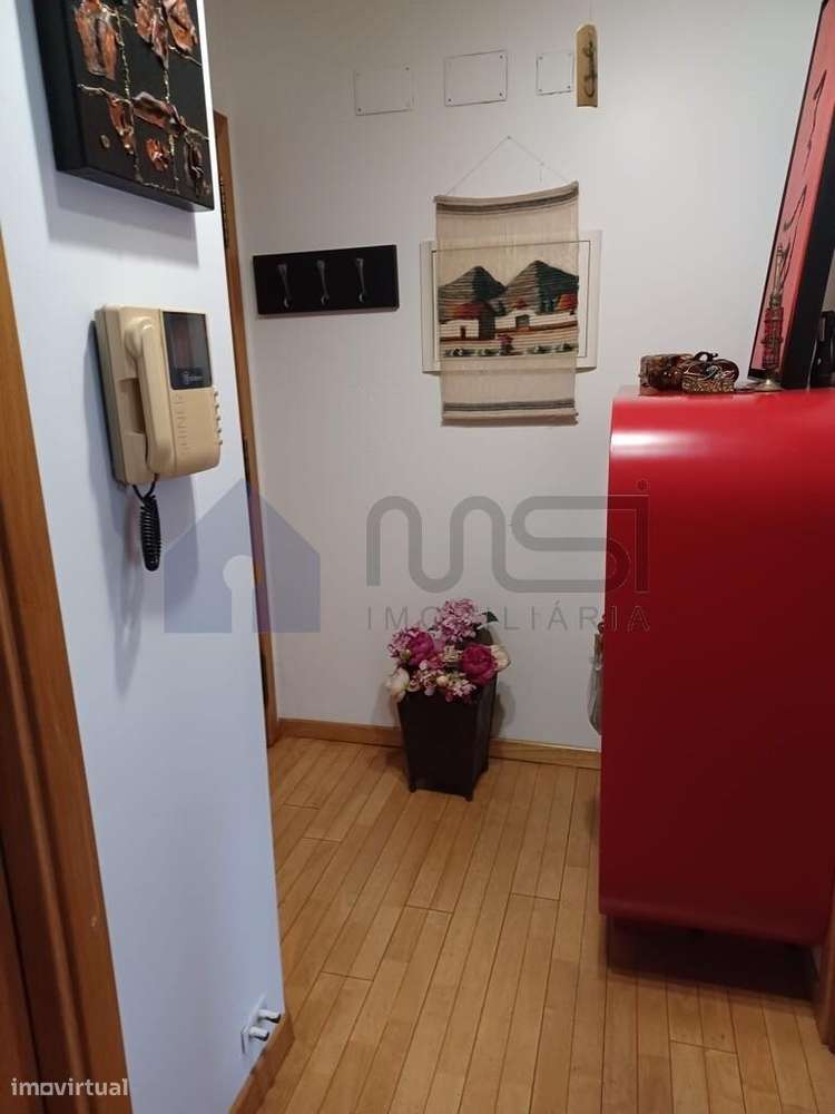 Apartamento T1 com lugar de garagem no Porto-7