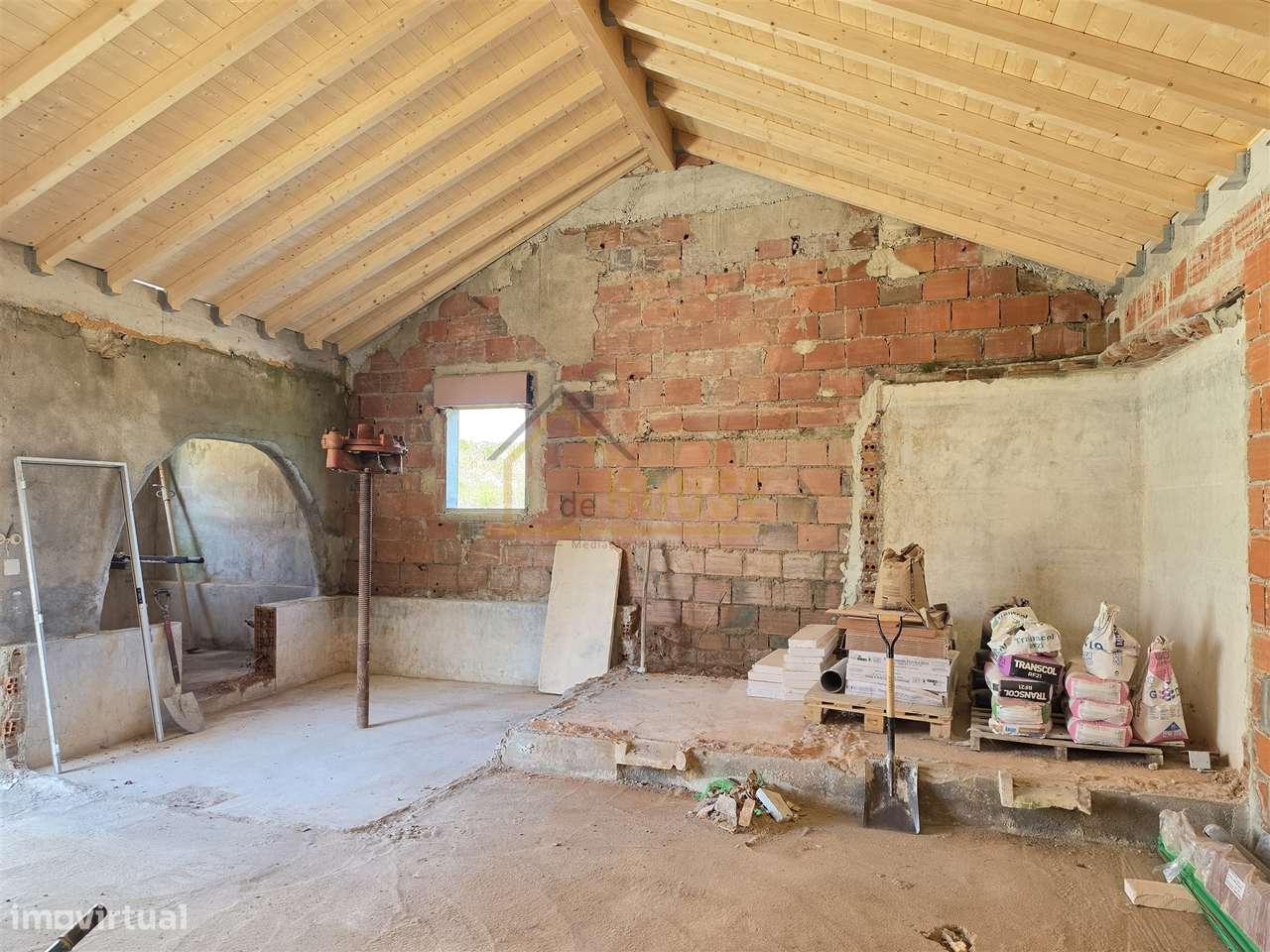 Moradia T2 com espaço exterior e adega-14