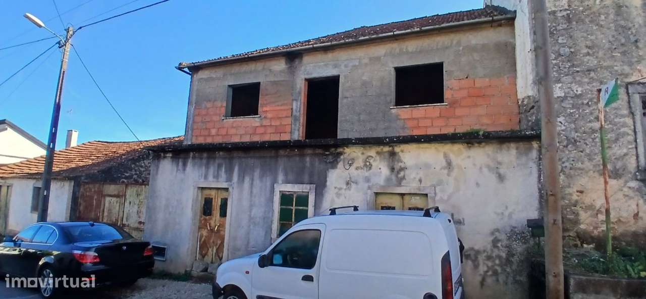Quinta para restaurar na freguesia de Chãos-59