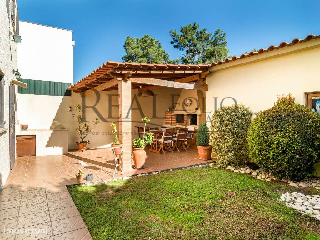 Moradia T5 com piscina e jardim na Aroeira - Grande imagem: 5/29