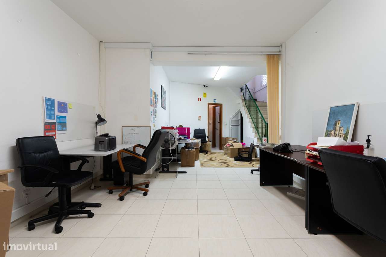Escritório Versátil de 137m² em São Domingos de Rana!-23