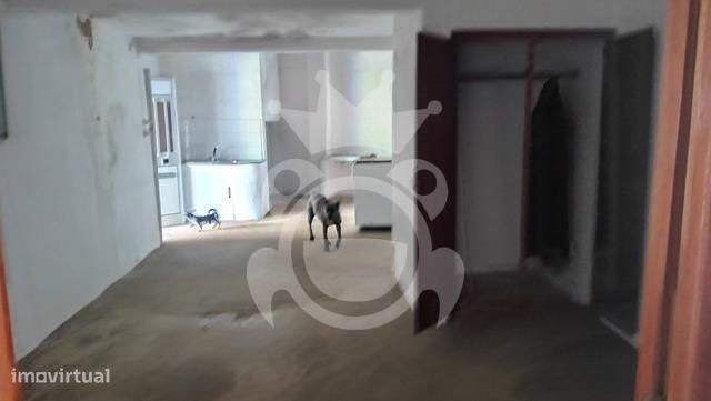 Moradia com grande quintal  - Lote 1960 m2-5