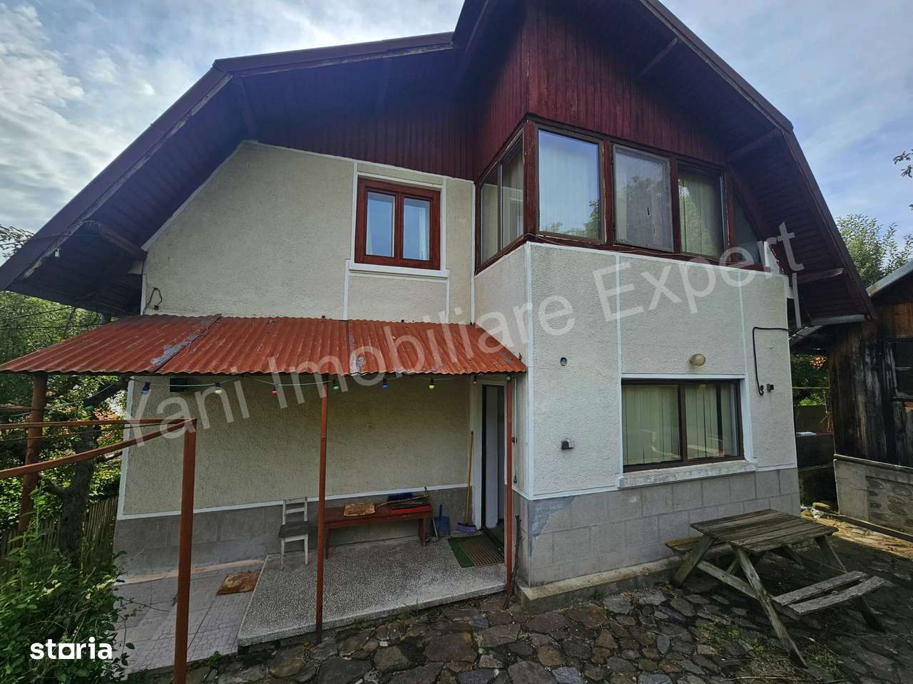 Casă de vânzare în Curtea de Argeș, zona " Vlaicu Vodă ". - Imagine principală: 1/20