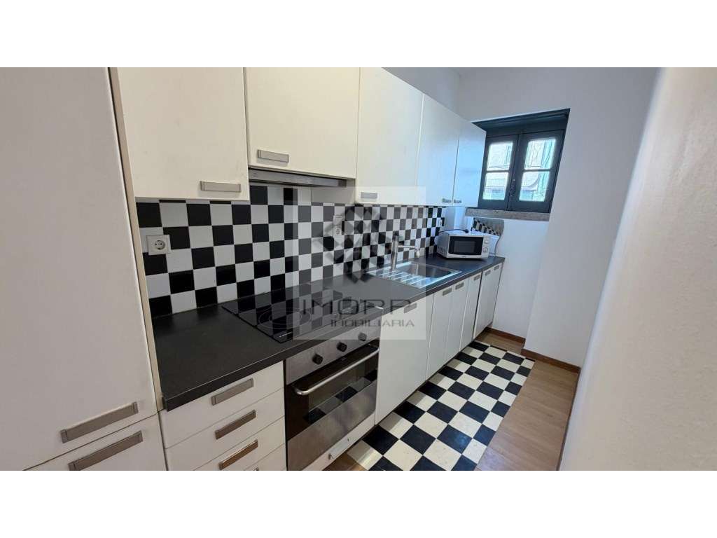 Espetacular T1 remodelado com logradouro em Benfica-13