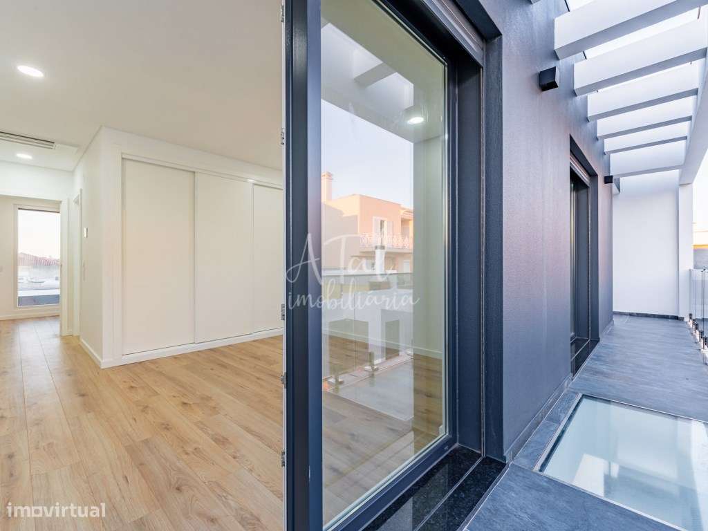 Moradia V4 com piscina em Azeitão-52