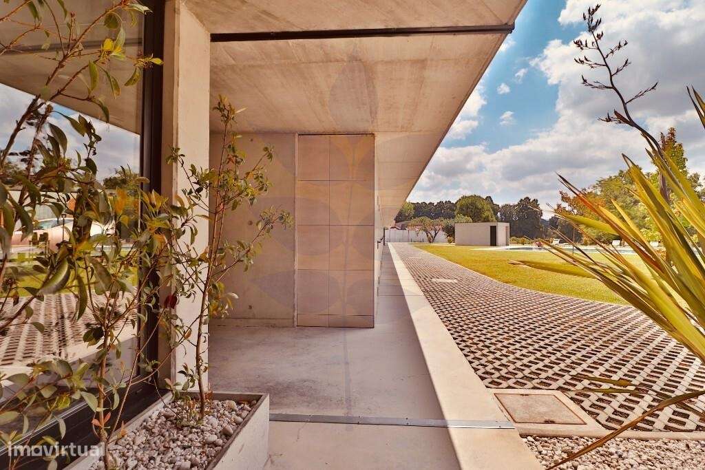 Vende-se T3 Duplex - Condominio Fechado - Como Novo - Empreendimento V-51