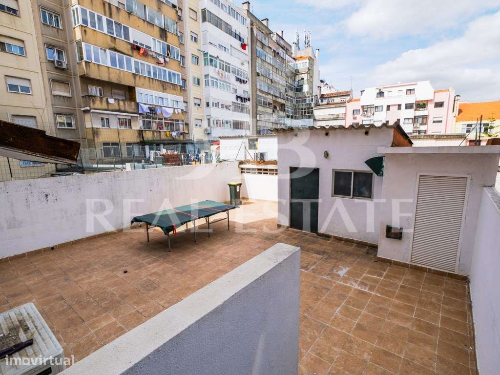 T2, para remodelação total | junto à Praça de Espanha | centro de L...-27