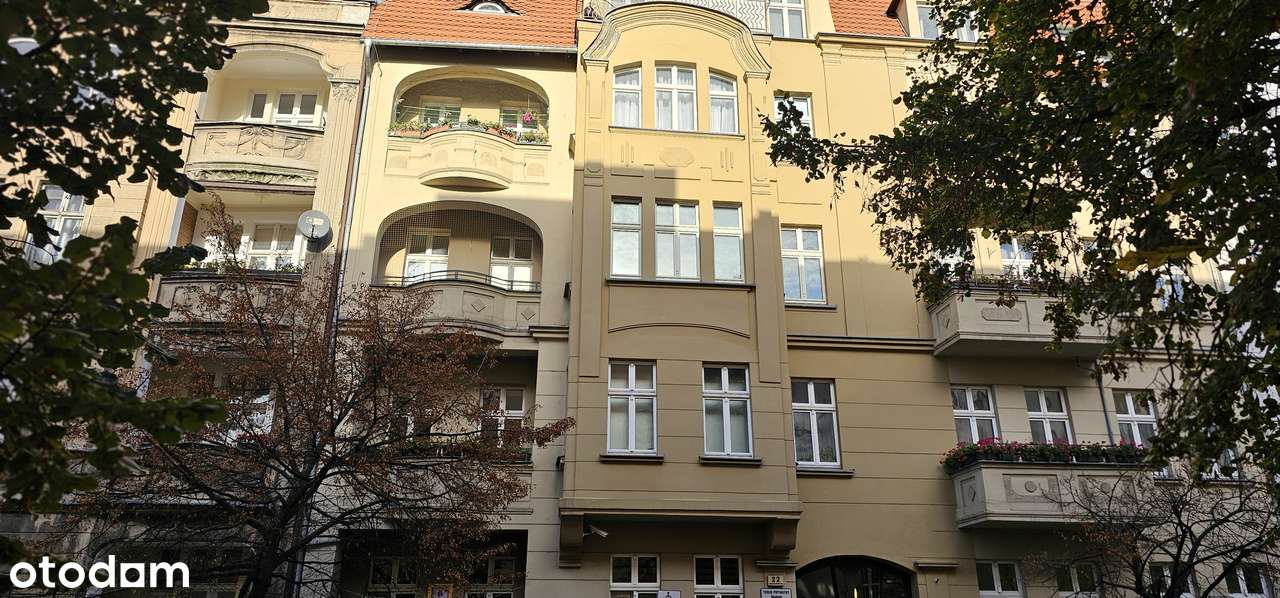 Mieszkanie z możliwością podziału dwa wejścia, osobne klatki schodowe.