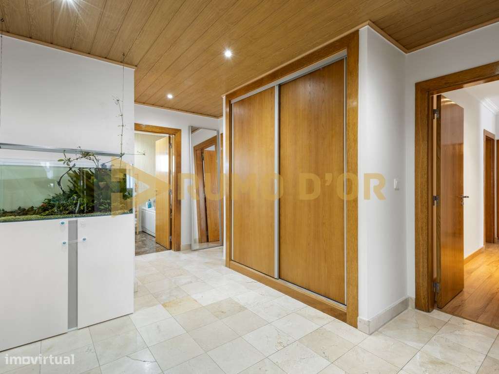 Exclusivo T3 em Condomínio Privado no Carregado com Terraço, Varand...-9