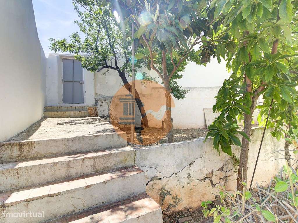 Moradia T3+2 com Jardim, Garagem e Vista Castelo no Centro de Castr...-54