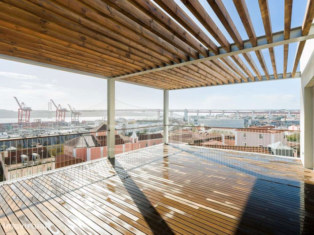Apartamento T3 Estrela, Lisboa, com terraço e vista rio-0