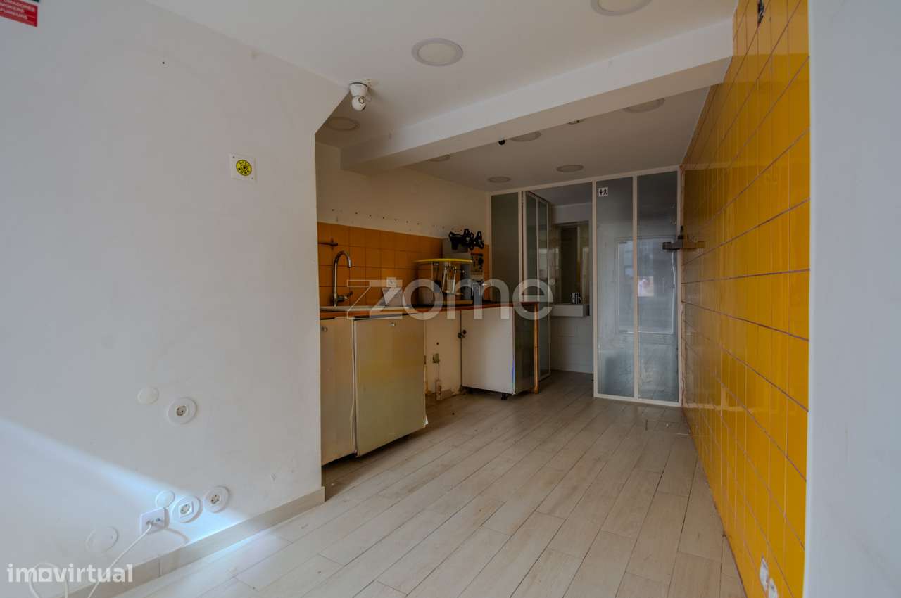 Loja em Exclusivo Totalmente na icónica Rua de São Bento - Grande imagem: 3/10