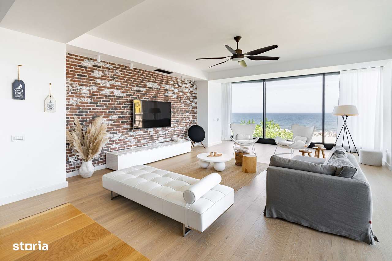 Penthouse cu vedere frontala la mare-0