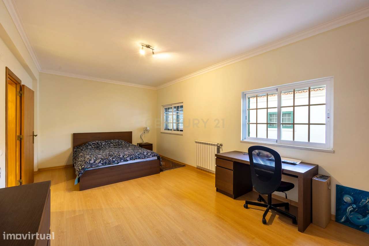 Espaço, conforto e qualidade — Moradia T4 no Vale da Rosa-16