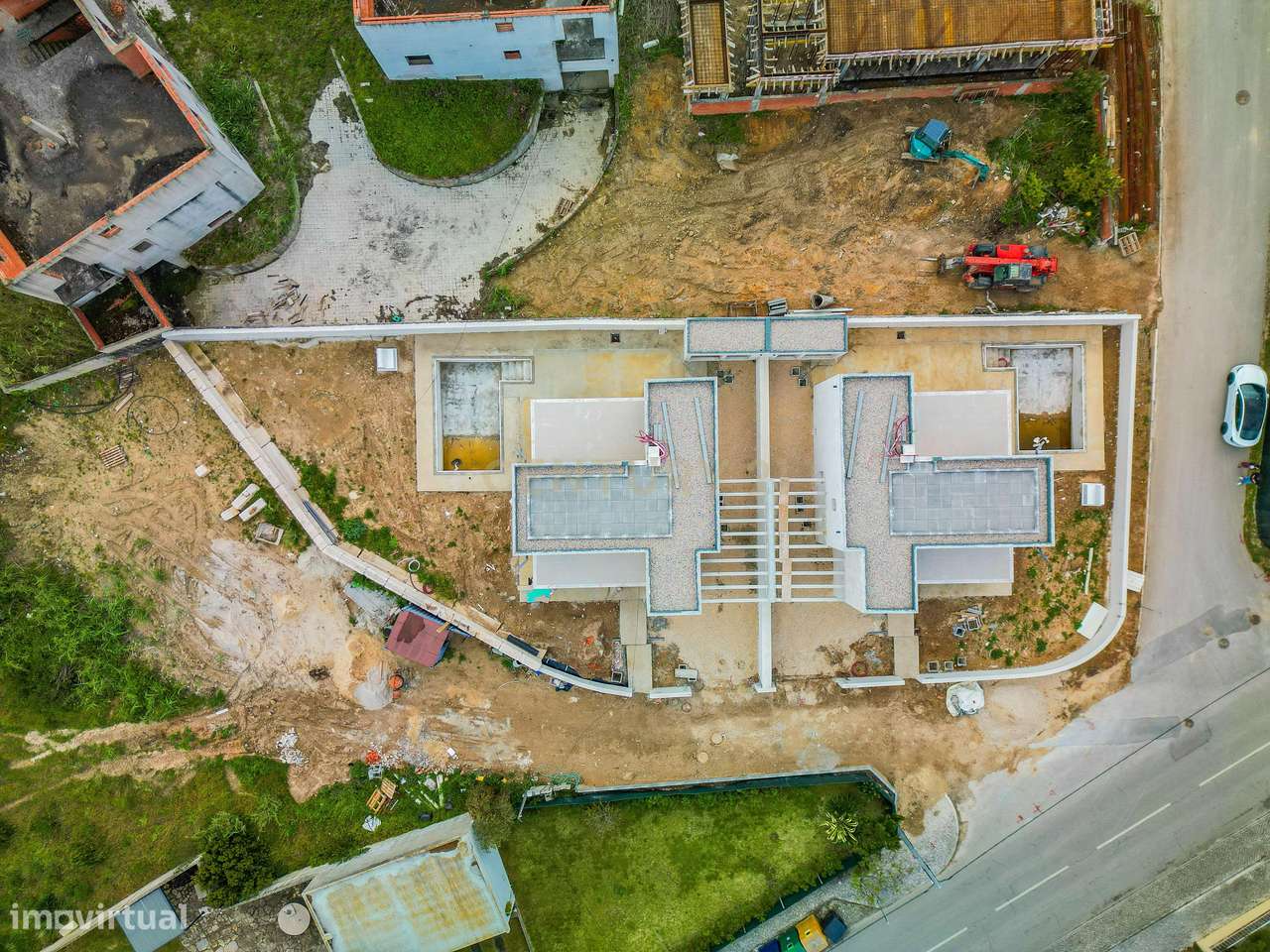 Moradia T3 com Piscina e Jardim em Salir do Porto-11