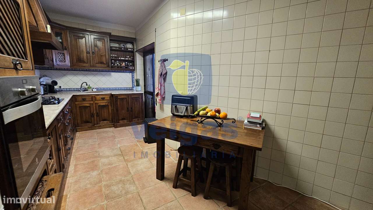 Apartamento T4 com 3 WC e Estacionamento-13