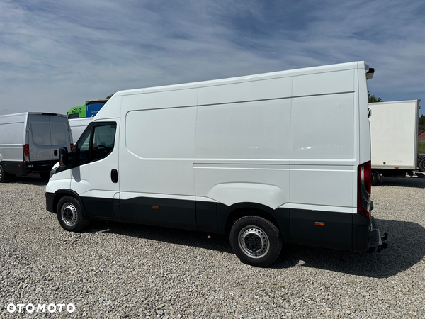 Iveco 2021/Daily 35-140 V/Średni/Hak 3,5T/manual/Klima/Tempomat/ - 9