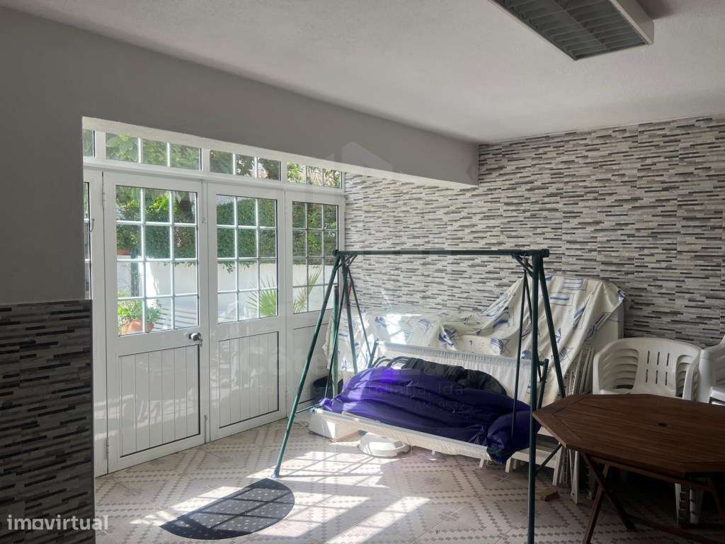 Moradia com 7 Assoalhadas , garagem e com terreno de 1.000 m2 zona ...-40