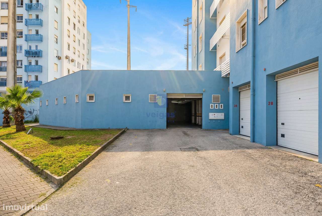 Apartamento T3 Renovado com Vista Rio-21