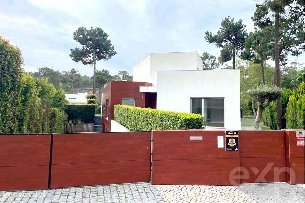 Vivenda de Luxo na Herdade da Aroeira T5 com Piscina e Garagem para 4