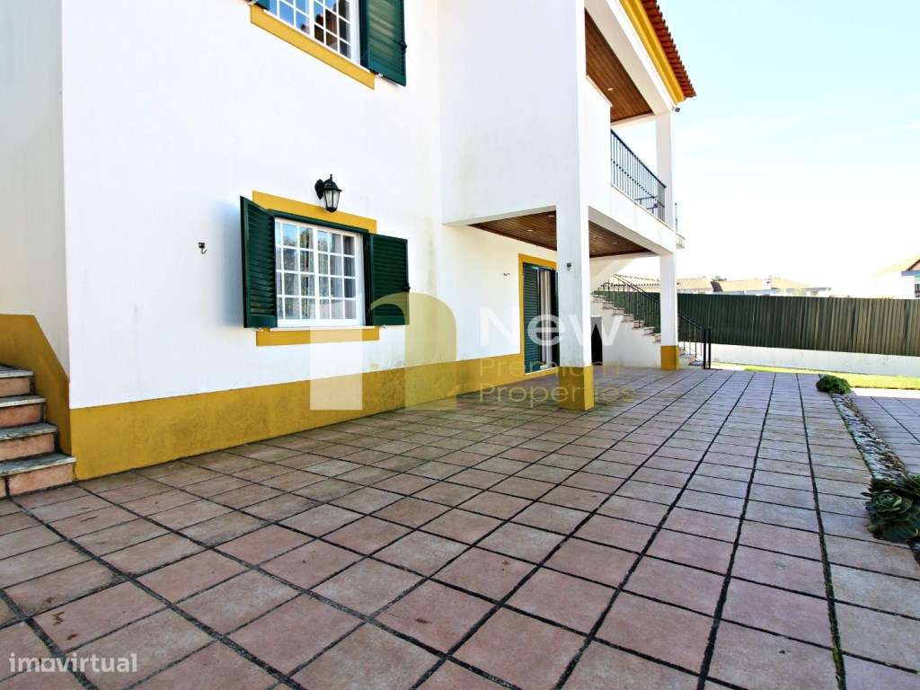Moradia isolada com 600m2 de terreno com fantástica piscina-41