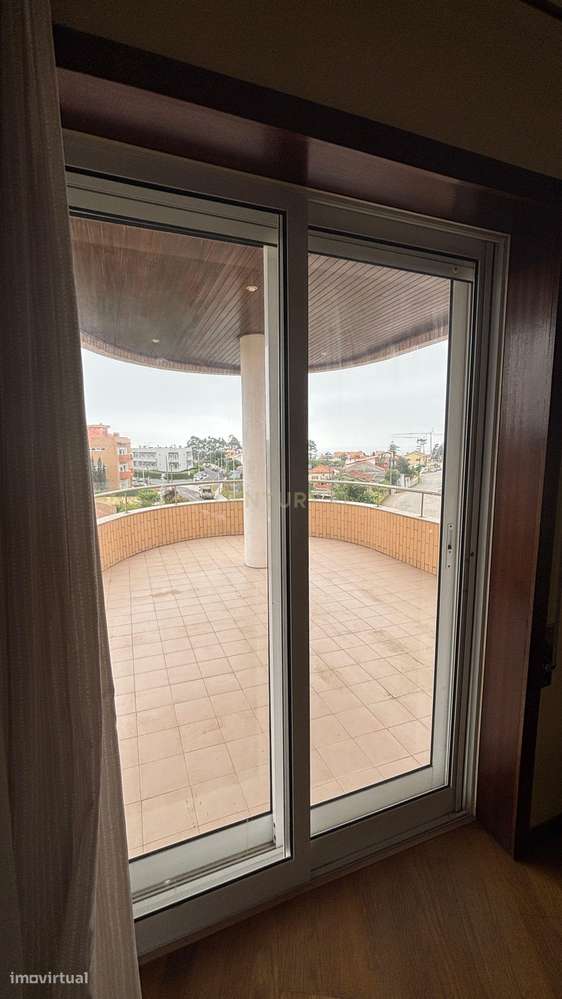 Apartamento T3 no Último Piso com Terraço e Garagem – A Apenas 750 Met-13