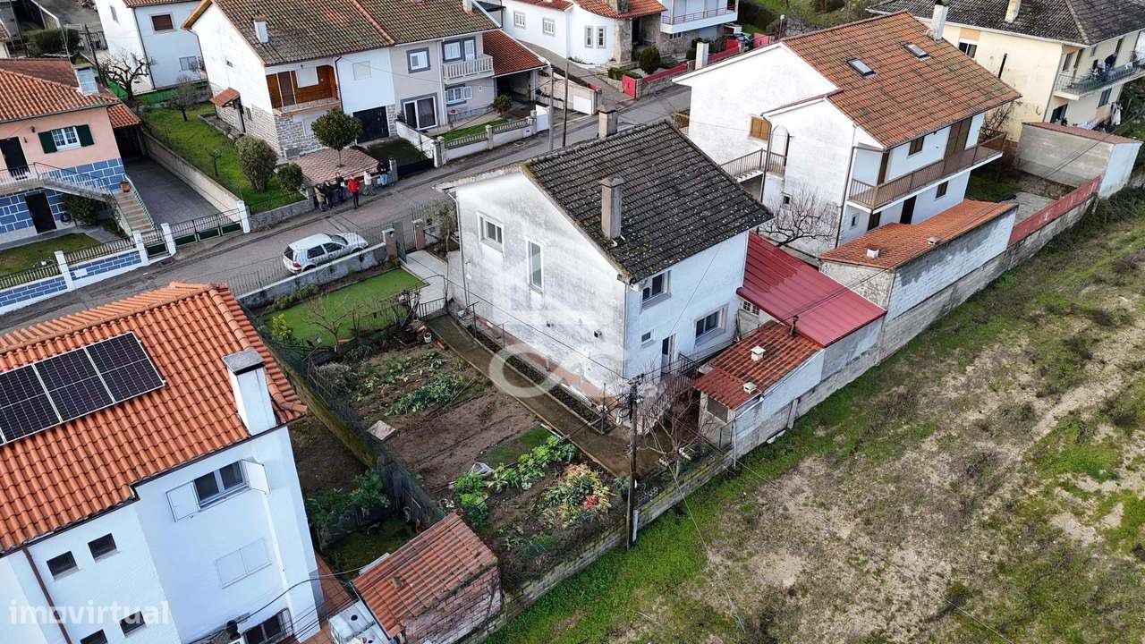 Moradia isolada com quatro quartos , logradouro, garagem , na periferi-36