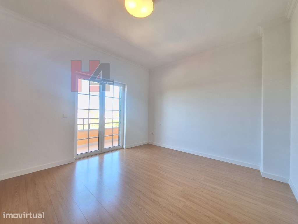 Moradia T4 com piscina inserida num terreno de 670m2 - Setúbal (OFE...-27