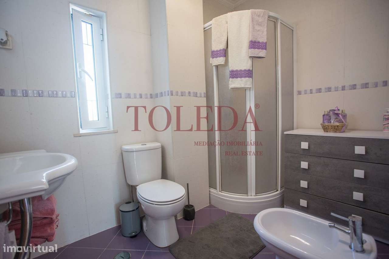 Moradia Isolada T4 em Azeitão com Piscina, Garagem e Churrasqueira-34
