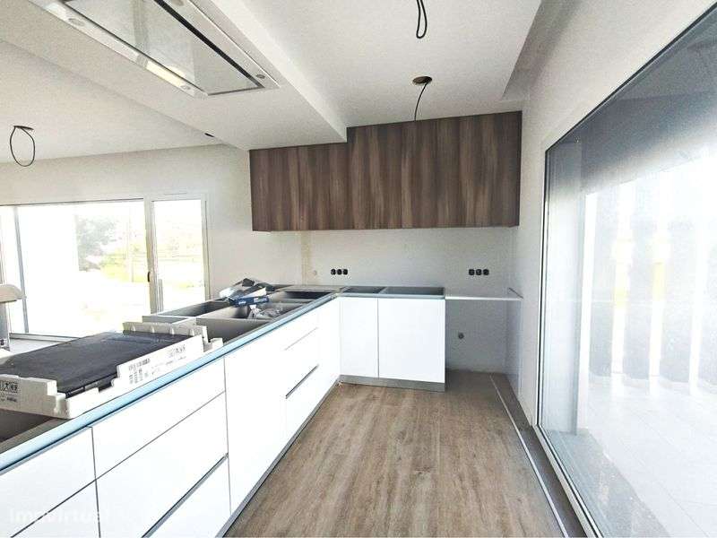 Moradia  T4+1, Junto ao IC 9 a 20 Min. de Fátima  e Leiria - Grande imagem: 5/12