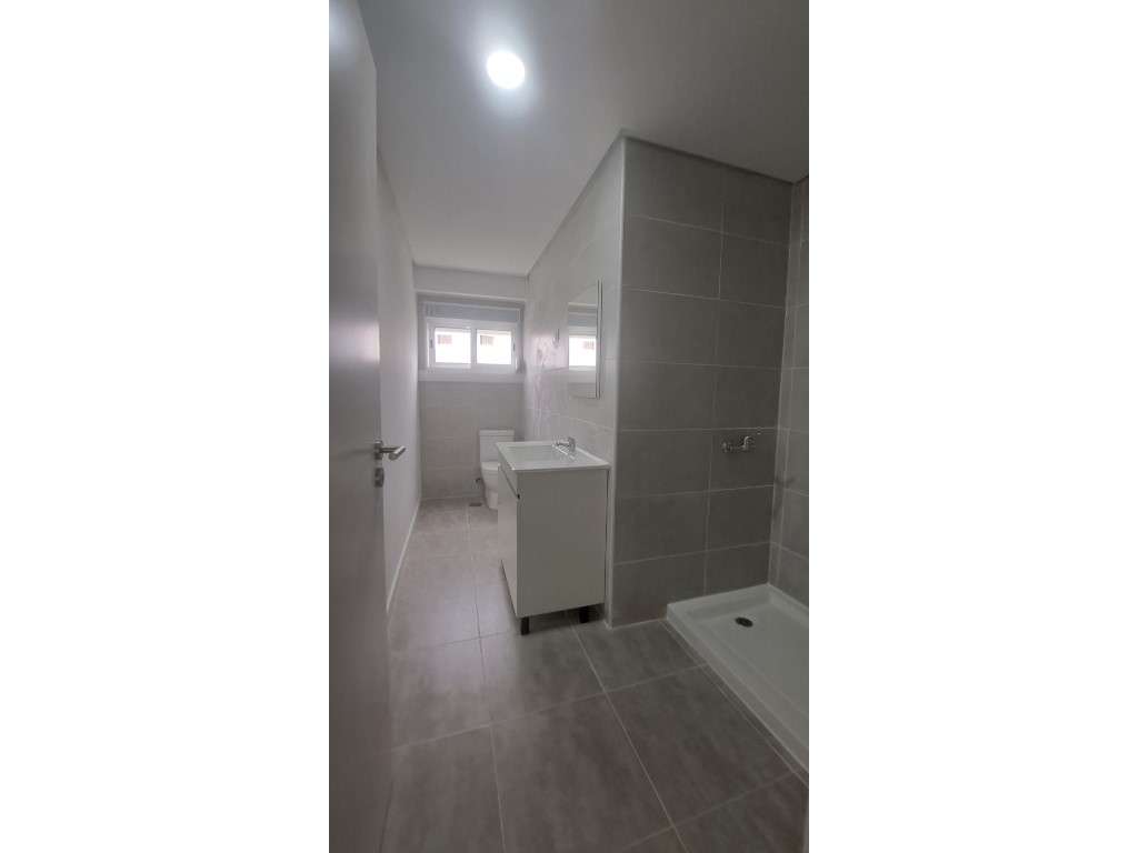 Apartamento T2 Almada Centro Recuperado-16