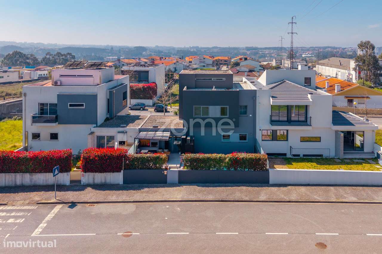 MORADIA T3 COM PISCINA - Grande imagem: 2/60