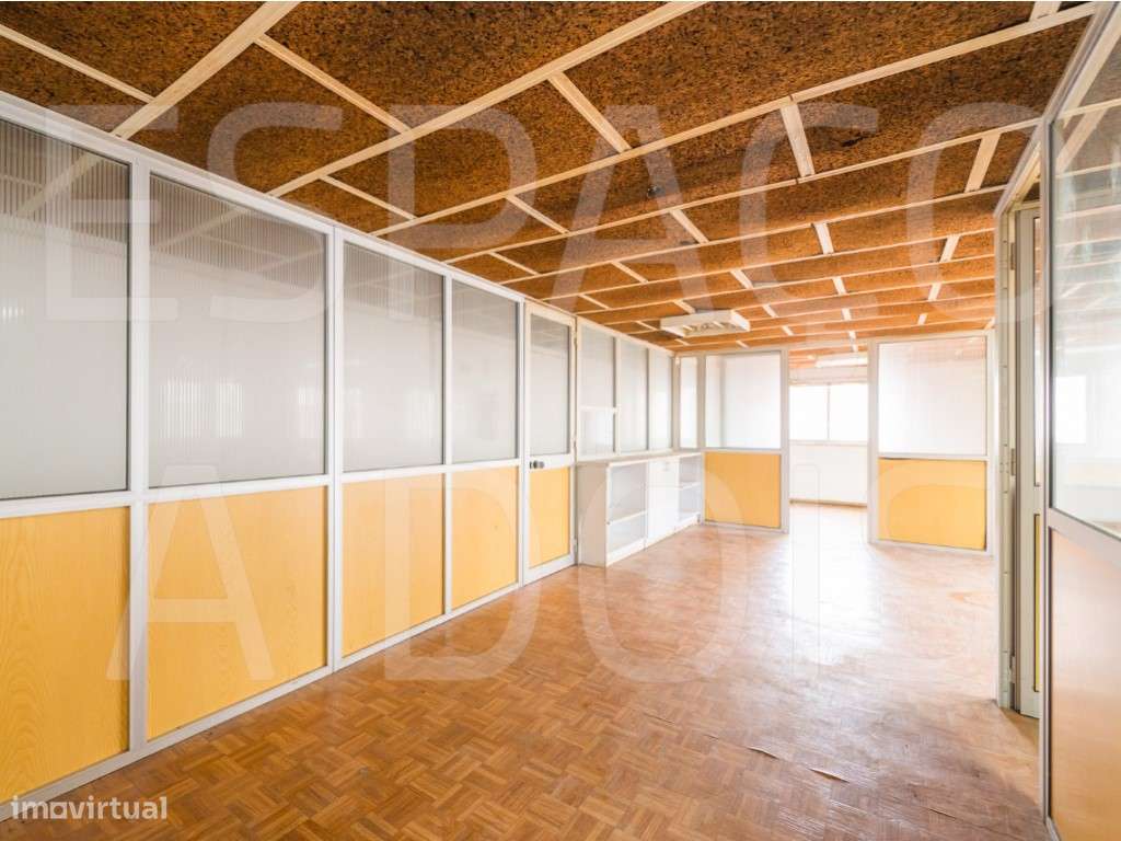 Armazém Amplo; com 2 Pisos! Boa Localização, próximo do Centro da A...-36