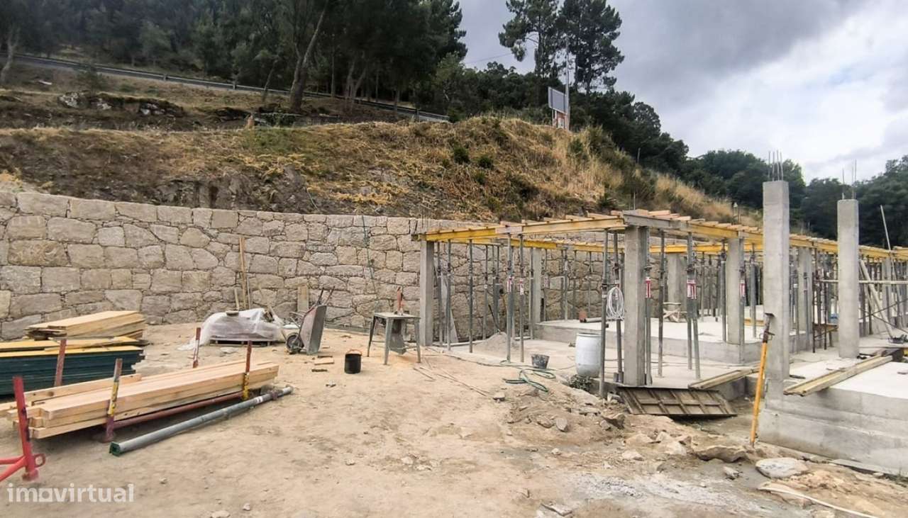 Venda de Moradia V4 em construção, em frente ao rio, Oliveira do Dou-17
