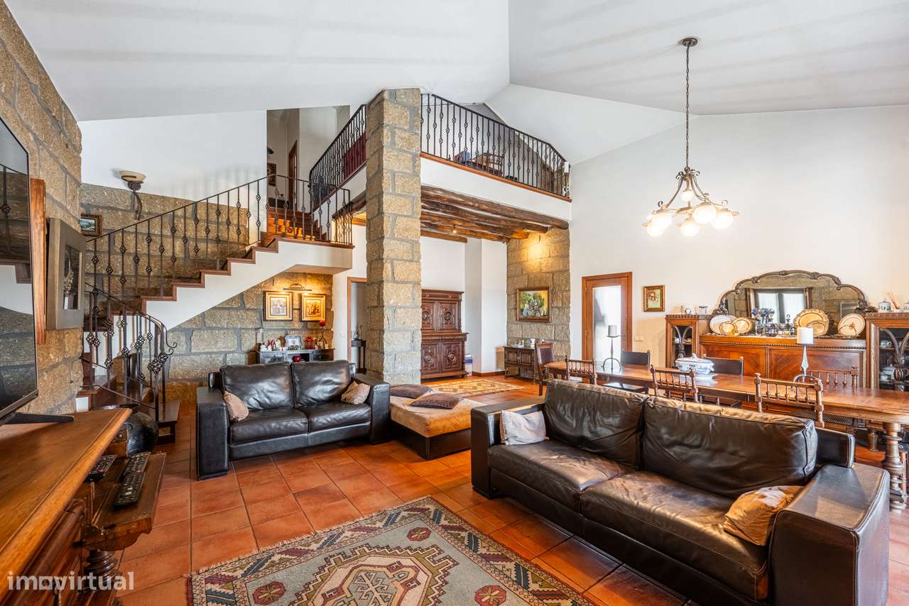 Moradia T4 com 4 casas de banho e jardim - Grande imagem: 4/28