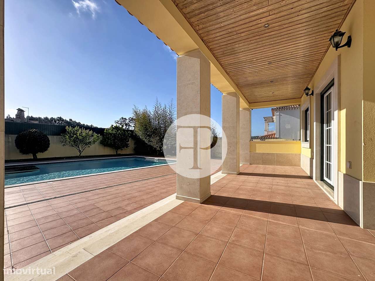 Moradia T5 com piscina no Nadadouro | 408 m² | Lote de 809 m²-8
