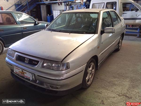 MANÍPULO PUXADOR INFERIOR TRASEIRO DIREITO SEAT TOLEDO I 1L 1999 - 1