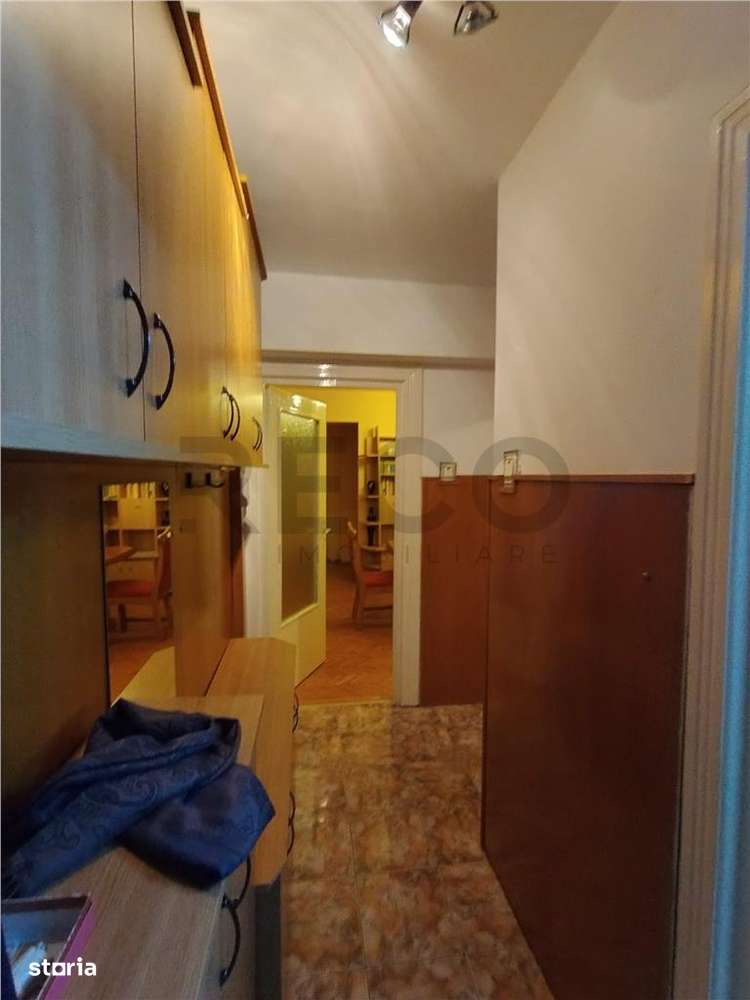 RECO Apartament cu trei camere de inchiriat - Imagine principală: 3/9