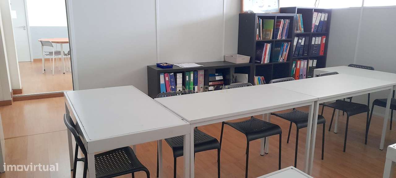 Grandioso Centro de Estudos em pleno funcionamento com diversos serviç - Grande imagem: 4/30