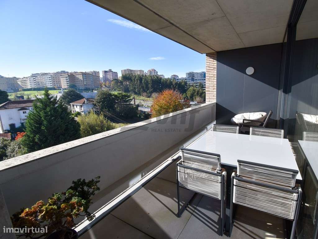 Apartamento T5 localizado no condomínio Jardim das Camélias - Gaia/...-21